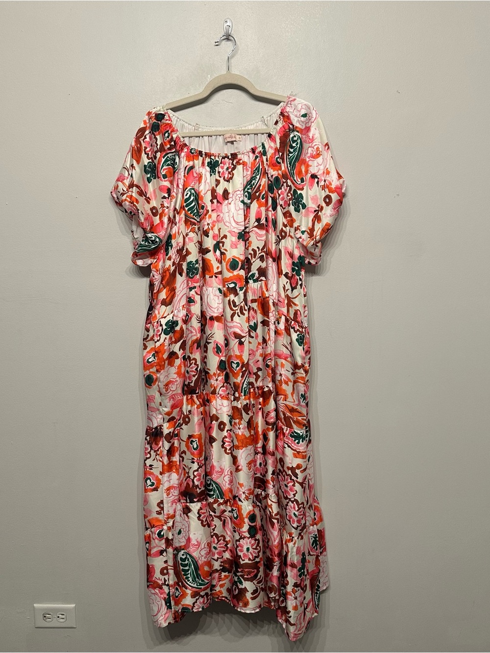 Ivy City Co Harvey Short Puff Sleeve Midi Floral Dress 2X - Picture 5 of 10
